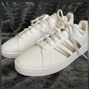 NWT Classic ADIDAS Grand Court Tennis Shoes GOLD Size Women’s 9.5 9 1/2